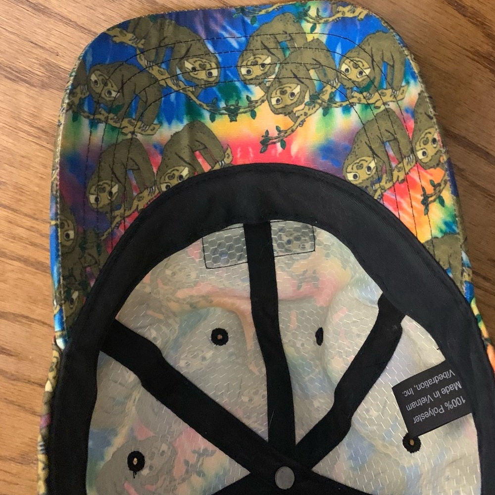 VIBEDRATION Sloth Hat - Picture 8 of 8